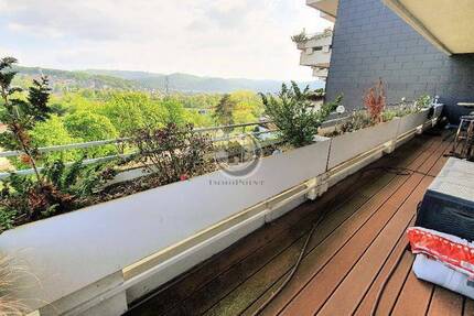 !!! ImmoPoint !!! ALTENGERECHTES Wohnen mit SCHWIMMBAD + SAUNA + BALKON + TERRASSE + GARAGEN ... !!! (IP 3 K 110 B)