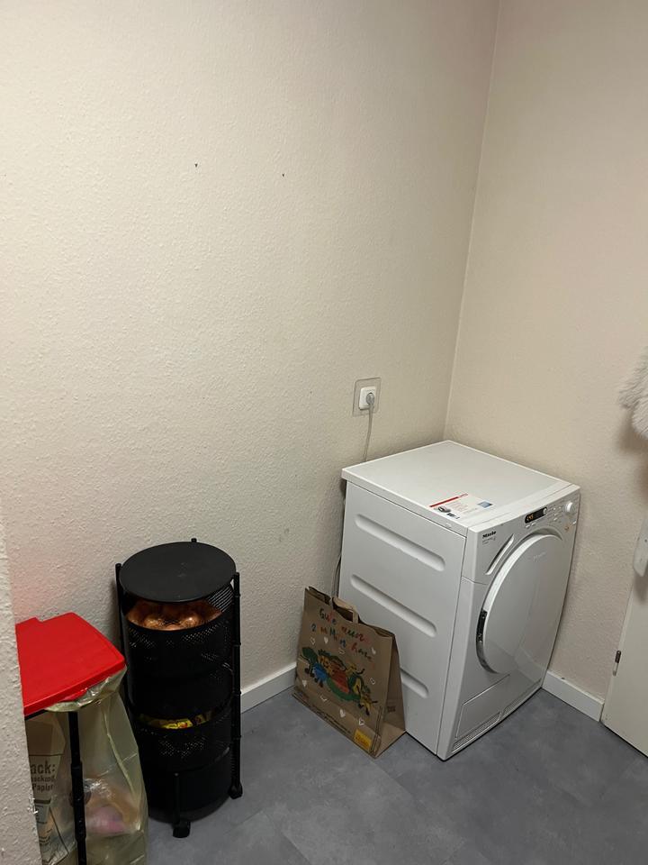 Helle 2 Zimmerwohnung mit Balkon zimmer