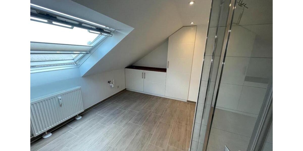Dachgeschoßwohnung Duisburg Hamborn - 2 Zimmer, 82 m&sup2;, 758&euro; | Angebot:26562111
