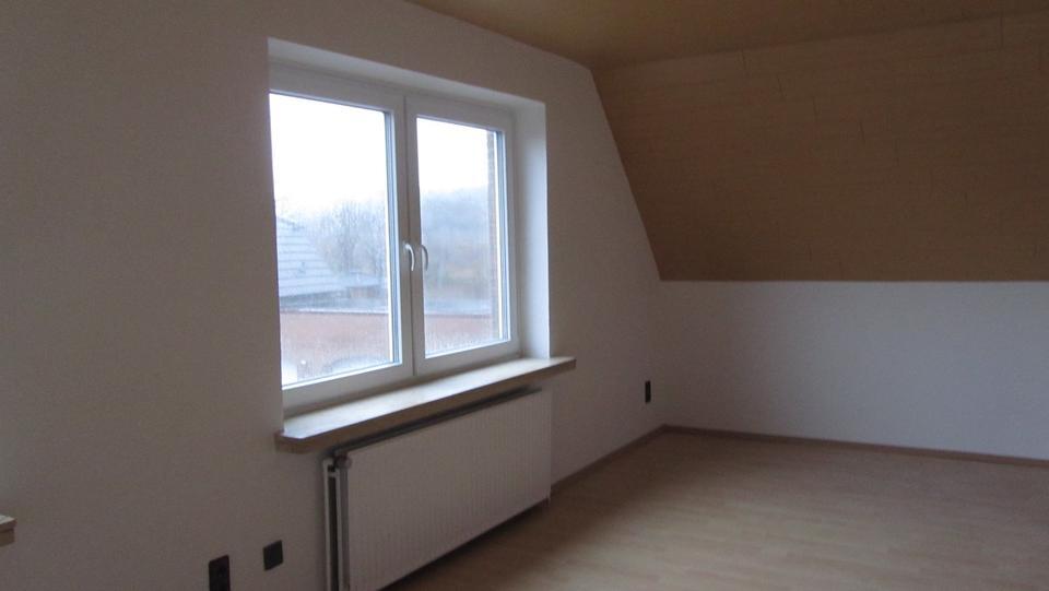 Großzügige 4 Zimmerwohnung mit Balkon und ausgebautem Dachboden