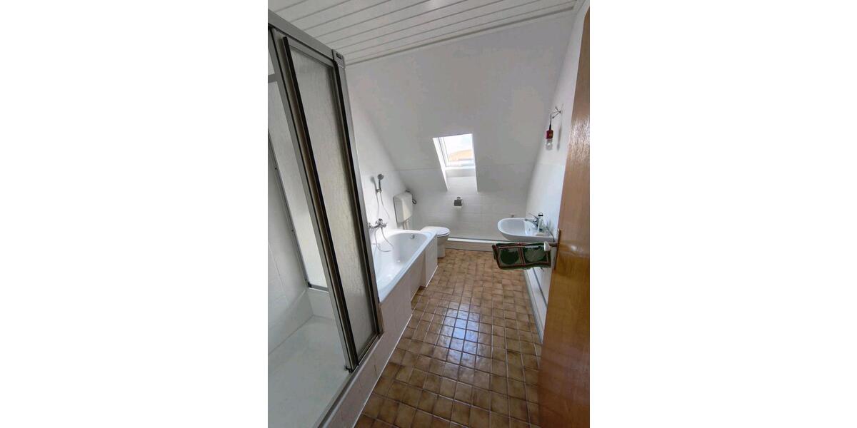 Dachgeschoßwohnung Höringen - 3.5 Zimmer, 70 m&sup2;, 730&euro; | Angebot:26567128