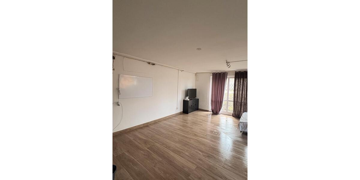 Etagenwohnung Hannover - 1 Zimmer, 40 m&sup2;, 470&euro; | Angebot:26024212