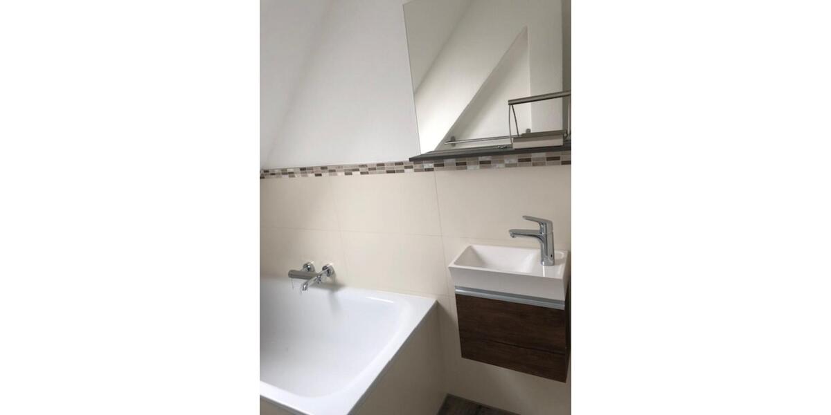 Dachgeschoßwohnung Friedrichsdorf - 3 Zimmer, 1.200&euro; | Angebot:24716538