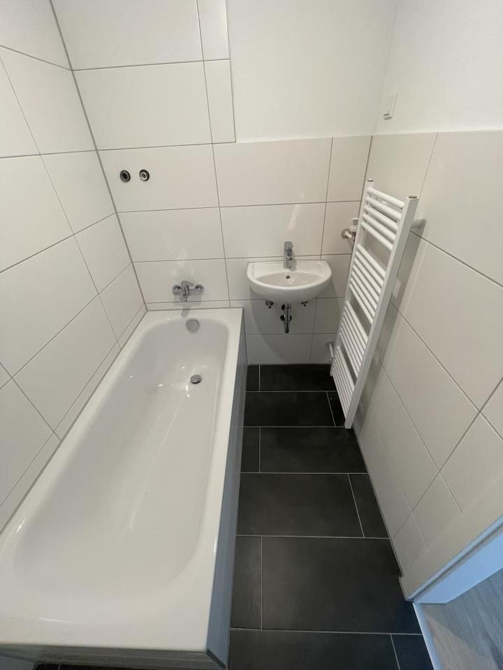 **FRISCH RENOVIERTE 3-ZIMMERWOHNUNG MIT BALKON** zimmer