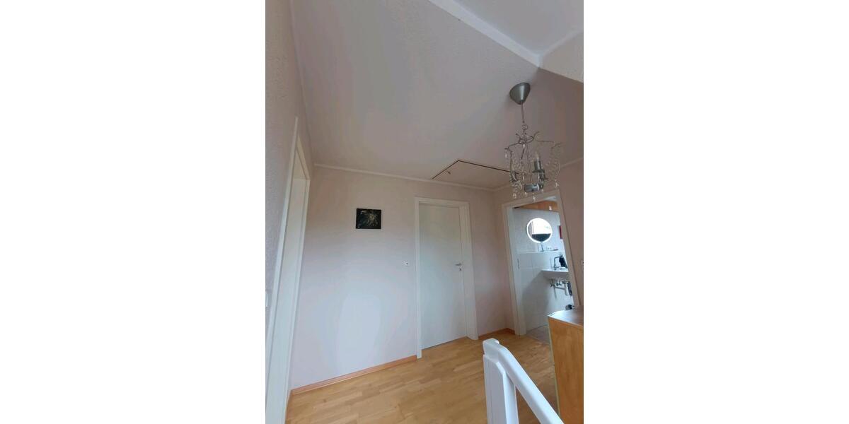 Einfamilienhaus Stadtoldendorf - 9 Zimmer, 130 m&sup2;, 1.200&euro; | Angebot:25843296