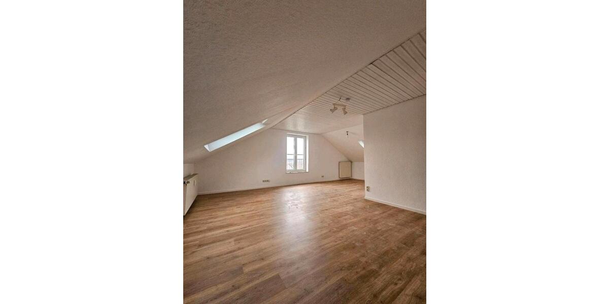 Dachgeschoßwohnung Bad Neustadt an der Saale - 3 Zimmer, 85 m&sup2;, 990&euro; | Angebot:24329997