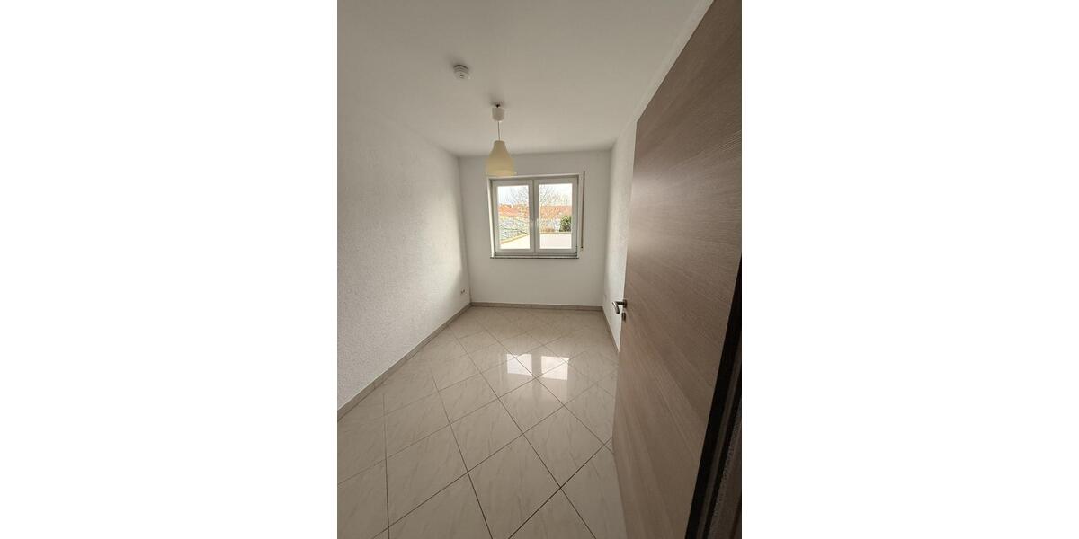 4- Zimmer Wohnung im 1OG 3 zimmer