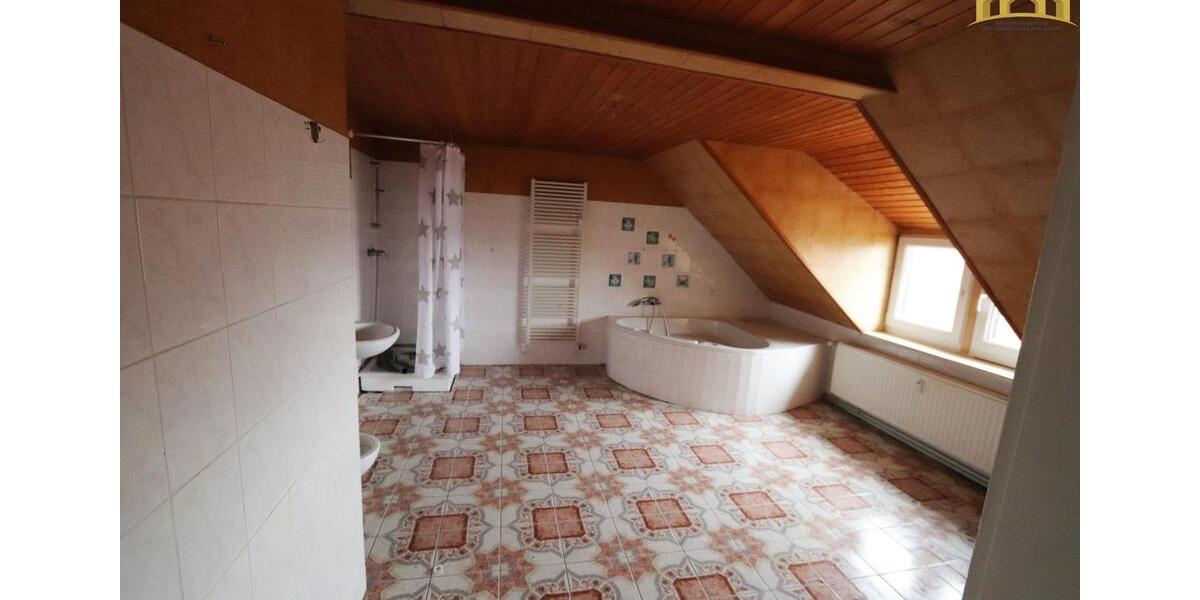 Dachgeschoßwohnung Hettstedt - 4 Zimmer, 120 m&sup2;, 540&euro; | Angebot:24942829