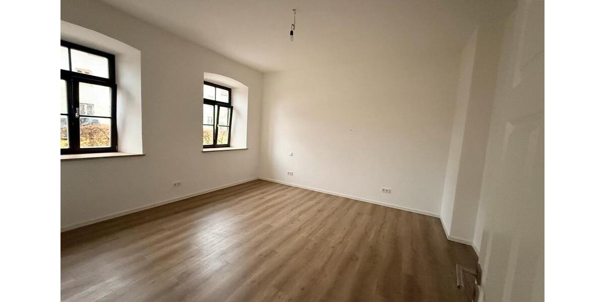 Erdgeschoßwohnung Tacherting - 3 Zimmer, 110 m&sup2;, 1.350&euro; | Angebot:25046895