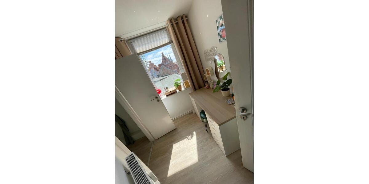 Etagenwohnung Lübeck Innenstadt - 2 Zimmer, 68 m&sup2;, 1.200&euro; | Angebot:26375418