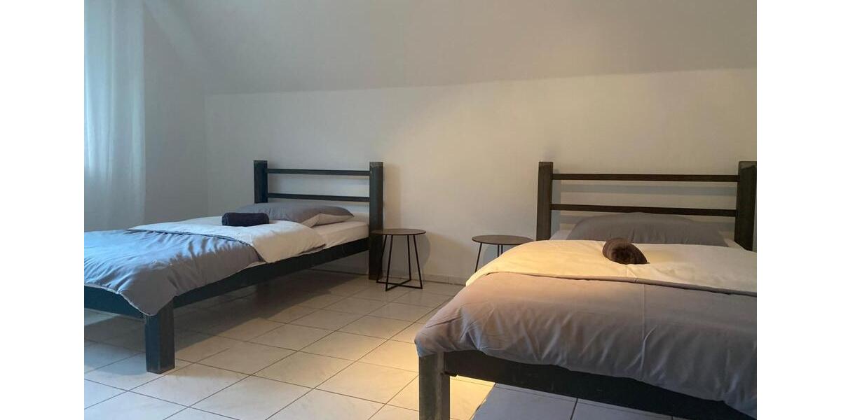 Wohnen auf Zeit Gladenbach - 7 Zimmer, 250 m&sup2;, 26&euro; | Angebot:24865996