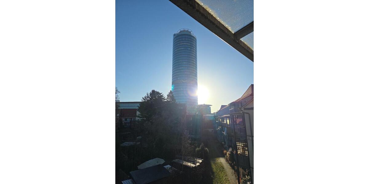 Neugründung 3er-WG für Berufstätige, direkt am Business Tower 1 zimmer