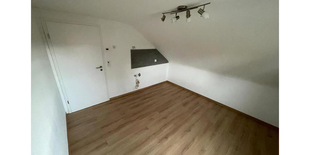 Dachgeschoßwohnung Saarbrücken West - 1 Zimmer, 65 m&sup2;, 550&euro; | Angebot:26225919