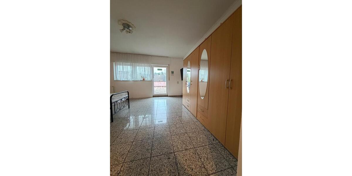 Etagenwohnung Hürth - 2 Zimmer, 65 m&sup2;, 2.350&euro; | Angebot:26615072