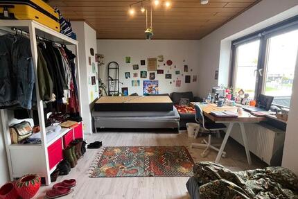 Großes Zimmer (25 m²) in Mädchen-WG in Marburg zimmer