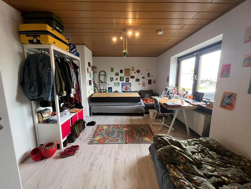 Großes Zimmer (25 m²) in Mädchen-WG in Marburg zimmer