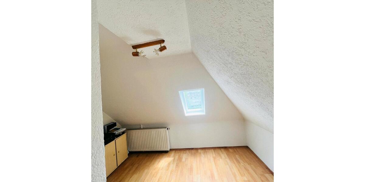 Dachgeschoßwohnung Singen (Hohentwiel) - 1 Zimmer, 35 m&sup2;, 690&euro; | Angebot:26469782