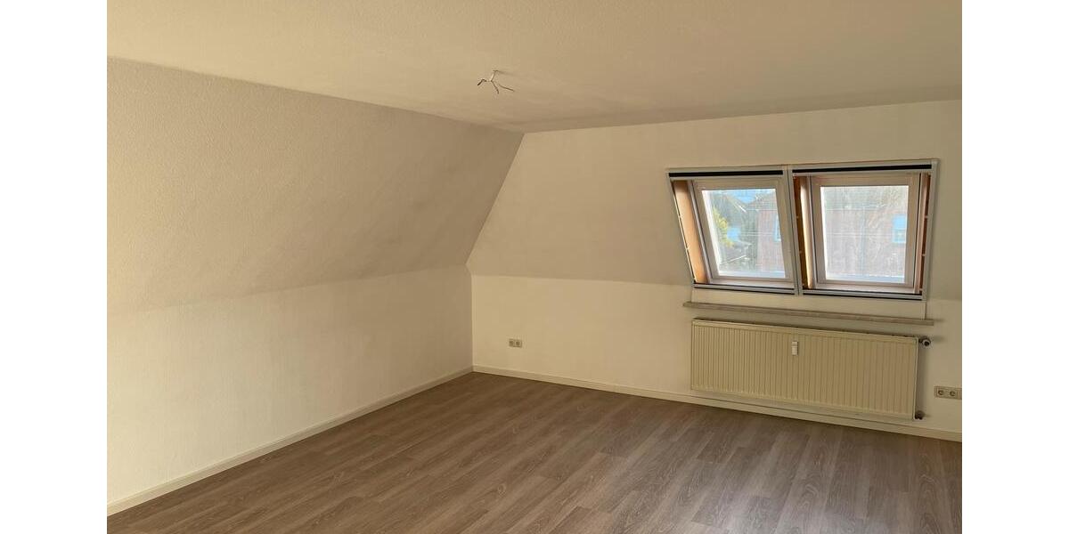 Dachgeschoßwohnung Stade Bützfleth - 4 Zimmer, 110 m&sup2;, 1.400&euro; | Angebot:24432525