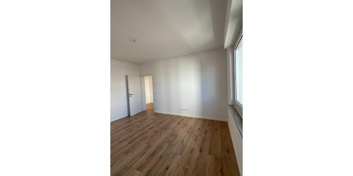 Kernsanierte 3 Zimmer-Wohnung mit Balkon in zentraler Lage 3 zimmer