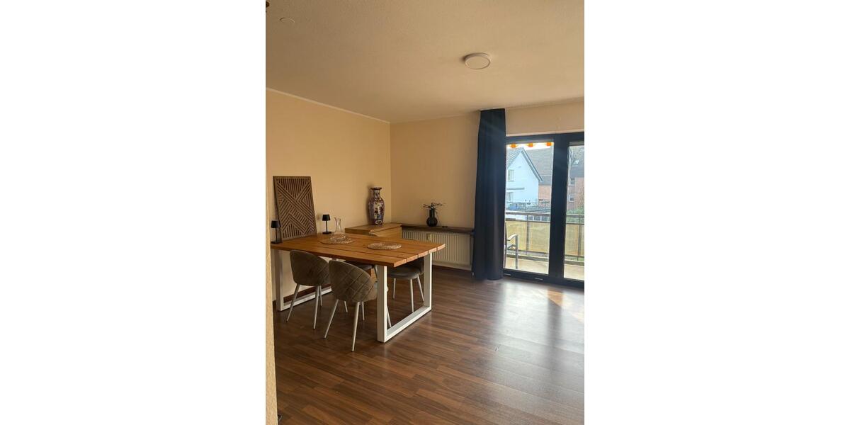 Helle 2-Zimmer-Wohnung mit Balkon und Küche - ab 1.3.26 o. früher 2 zimmer