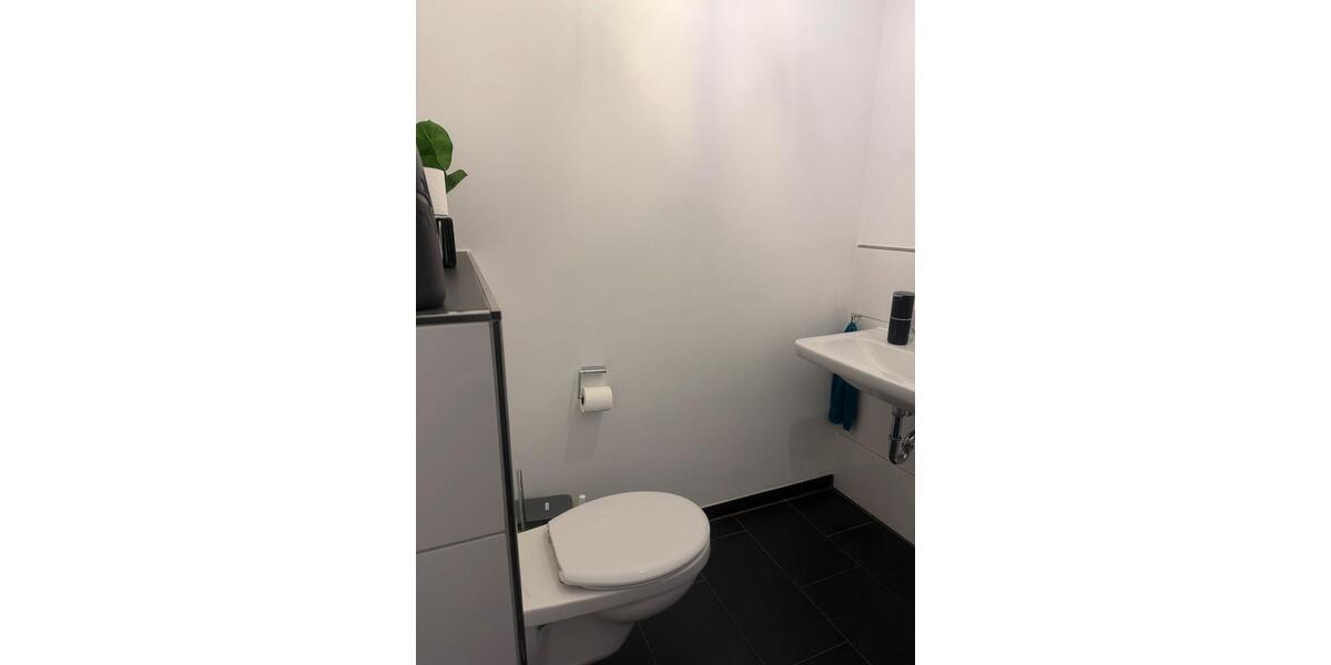 Etagenwohnung Lage - 4 Zimmer, 138 m&sup2;, 1.340&euro; | Angebot:26638396