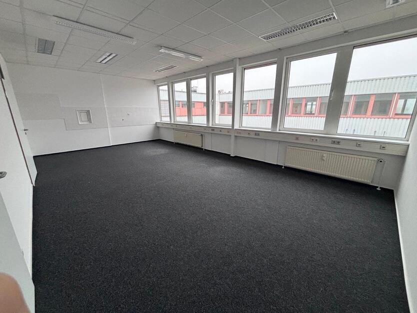 40m² Büro mit Parkplatz, Kantine, Glasfaser in Magdeburg