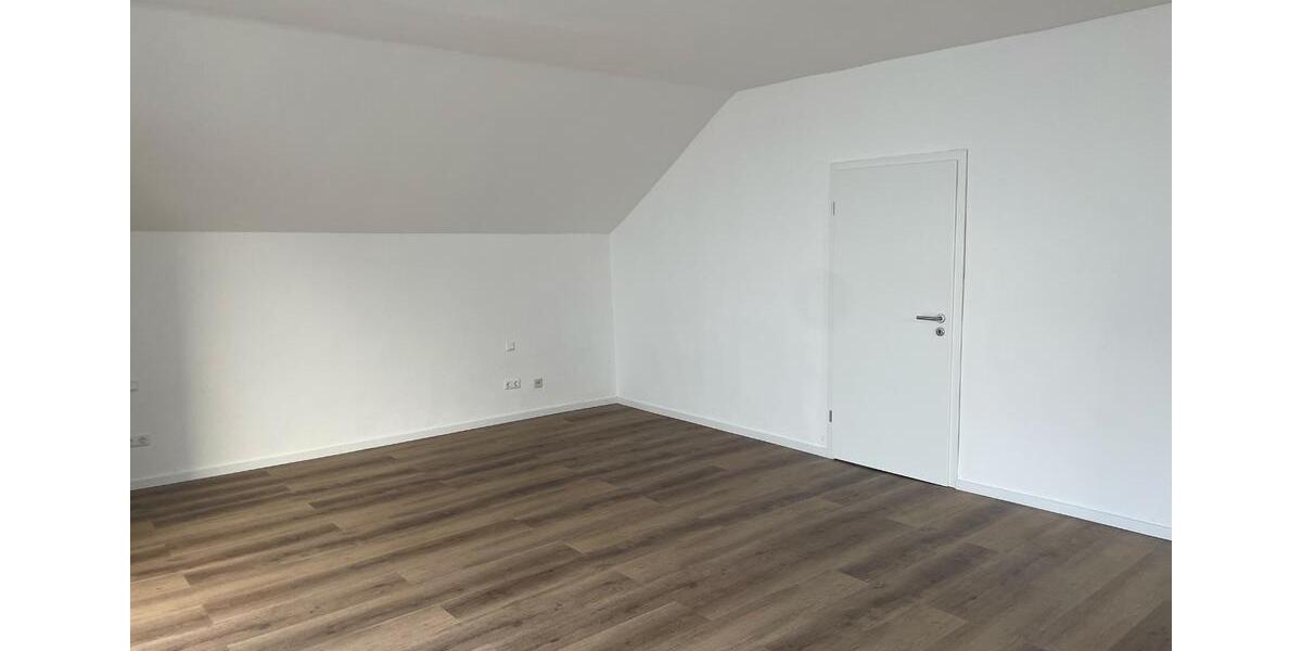 Dachgeschoßwohnung Plettenberg - 4 Zimmer, 150 m&sup2;, 1.250&euro; | Angebot:24363028