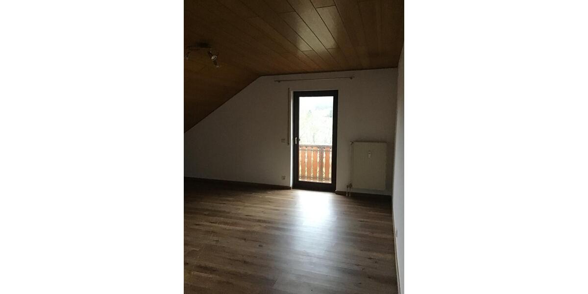 Dachgeschoßwohnung Grävenwiesbach - 2 Zimmer, 75 m&sup2;, 600&euro; | Angebot:26365818