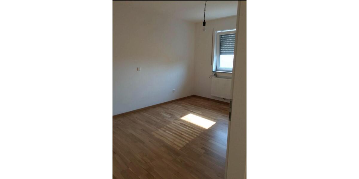Etagenwohnung Wackersdorf - 2.5 Zimmer, 84 m&sup2;, 990&euro; | Angebot:24238804