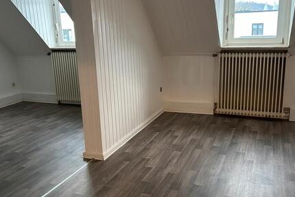 80 qm DG Wohnung im 5 Parteien Haus Stadtnah zu vermieten 2 zimmer