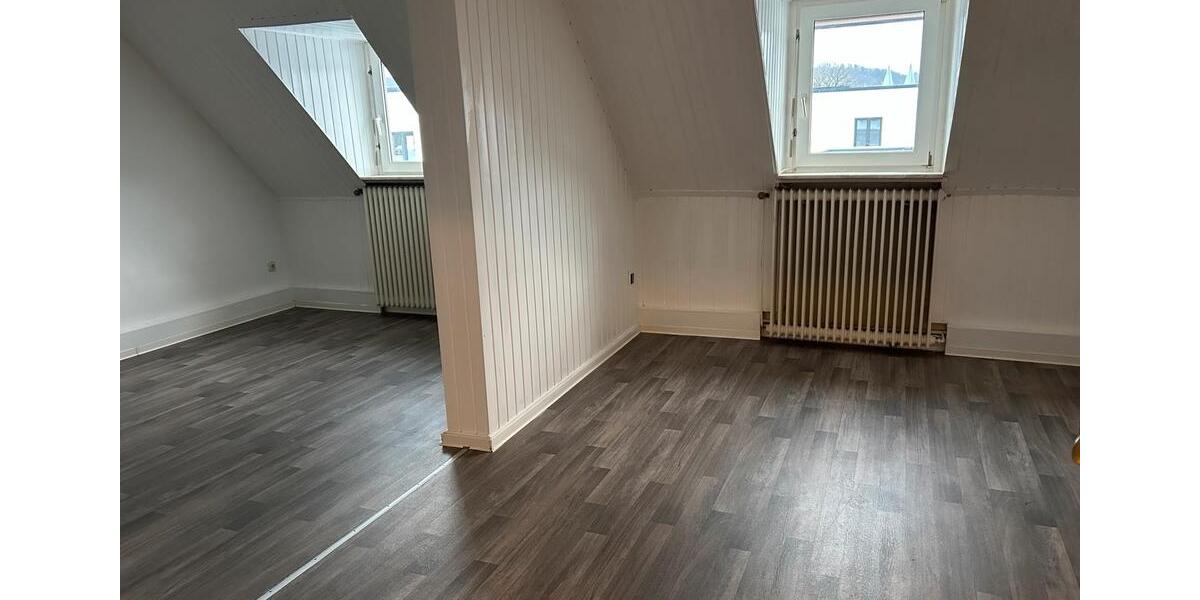80 qm DG Wohnung im 5 Parteien Haus Stadtnah zu vermieten 2 zimmer