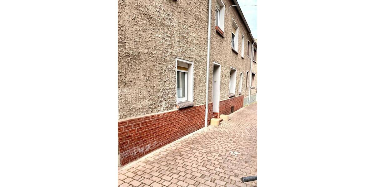 Reihenhaus Staßfurt - 4 Zimmer, 160 m&sup2;, 720&euro; | Angebot:22941200