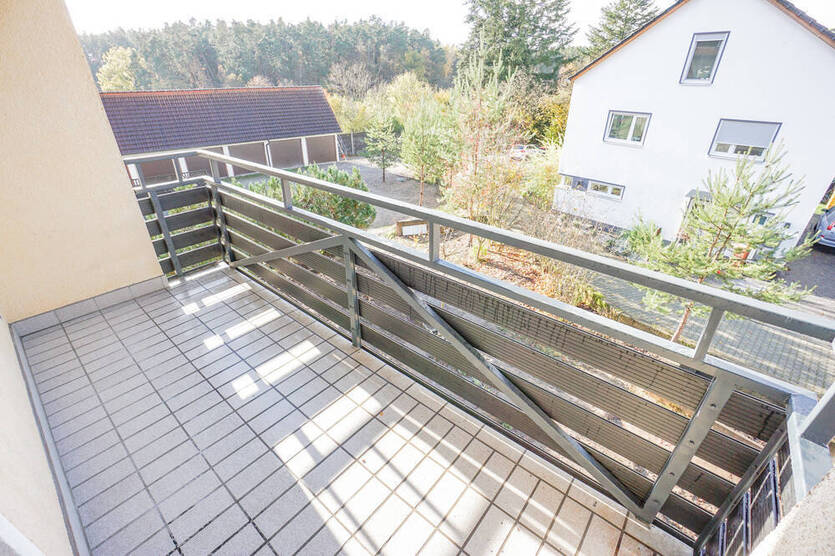 IDEAL FÜR FAMILIEN: Renovierte 4-Zi-Whg. mit Tageslichtbad, Gäste-WC , Balkon, Parkett uvm.