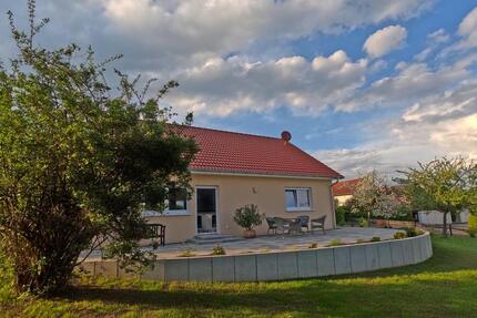 Barrierefreies Landhaus mit Terrasse und Grundstück, möbeliert zimmer