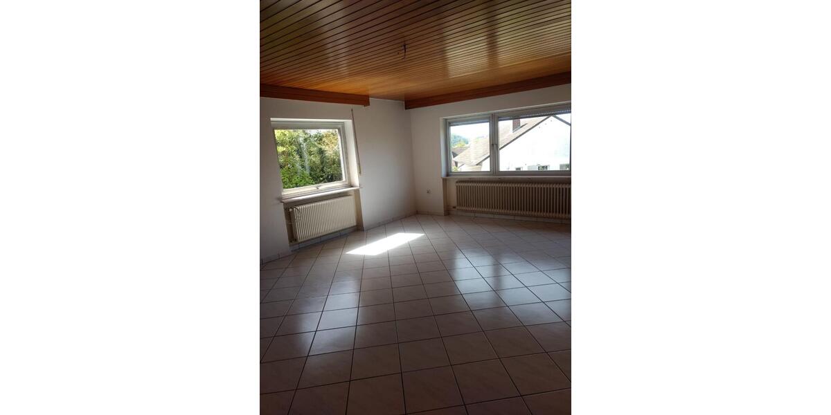 Etagenwohnung Saarbrücken Brebach-Fechingen - 4 Zimmer, 110 m&sup2;, 750&euro; | Angebot:26049469