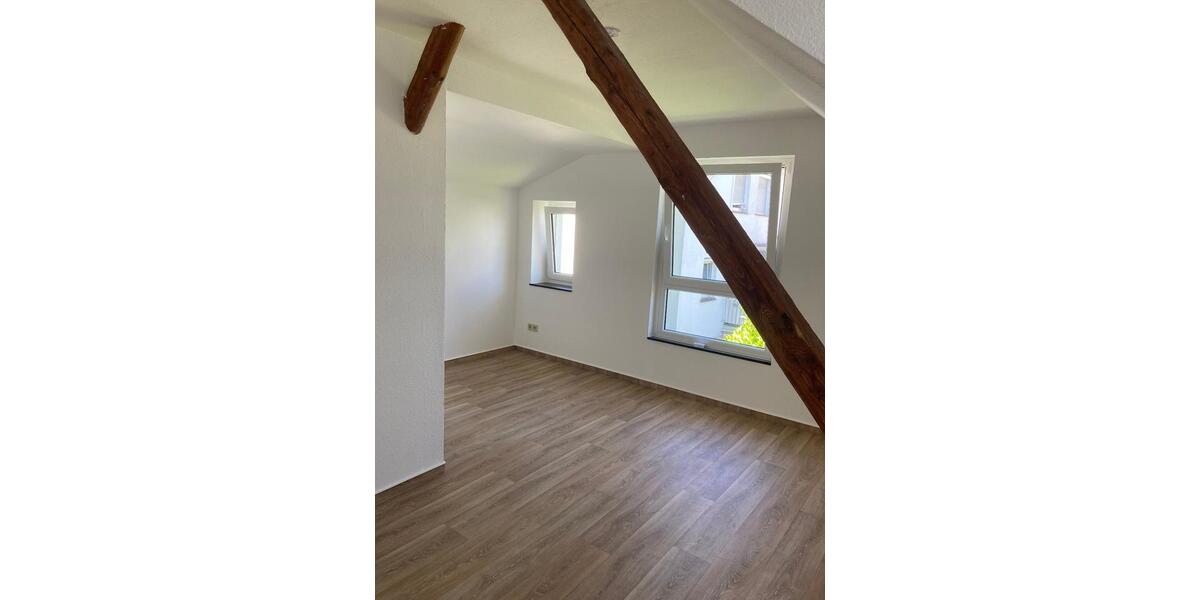 Dachgeschoßwohnung Bad Driburg - 4 Zimmer, 110 m&sup2;, 690&euro; | Angebot:25718220