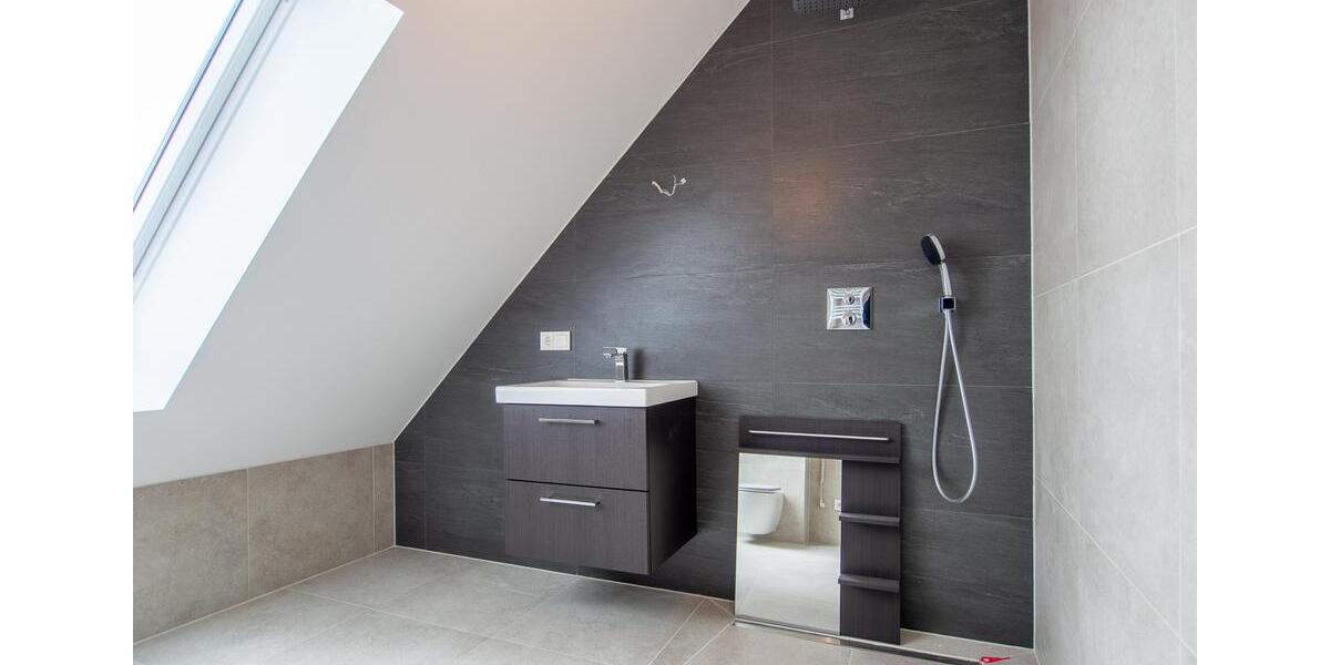 Dachgeschoßwohnung Hiddenhausen - 3 Zimmer, 106 m&sup2;, 1.100&euro; | Angebot:25921778