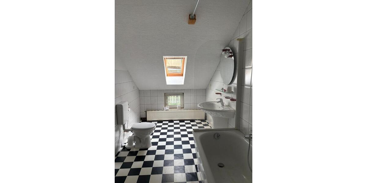 Dachgeschoßwohnung Eisenach - 4 Zimmer, 138 m&sup2;, 970&euro; | Angebot:21987915