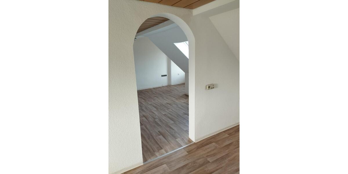 Dachgeschoßwohnung Lage - 3 Zimmer, 77 m&sup2;, 650&euro; | Angebot:25867954