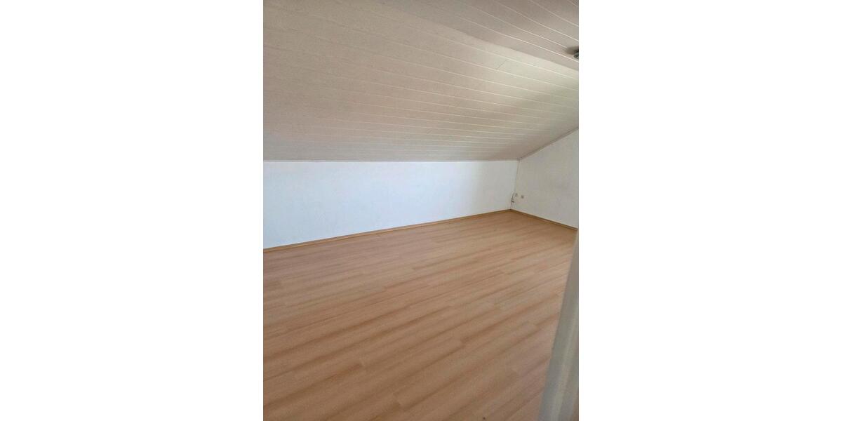 Dachgeschoßwohnung Pohlheim - 6 Zimmer, 80 m&sup2;, 700&euro; | Angebot:26619459