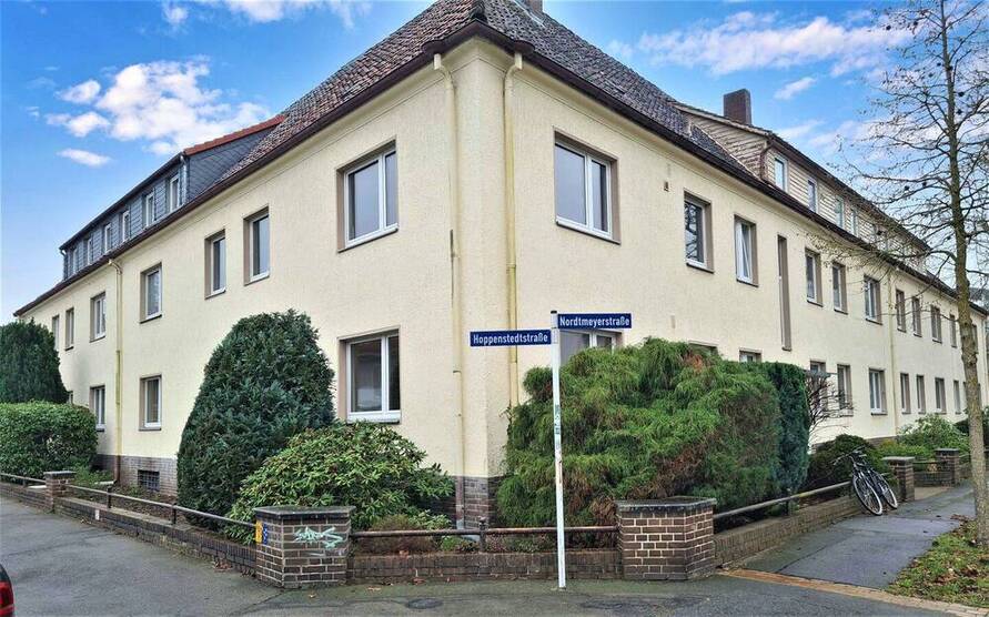 Gemütliche 2-Zimmer-Dachgeschoßwohnung mit Einbauküche in gepflegtem Mehrfamilienhaus! (AK-3471)