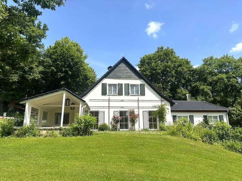 Wohnung zum Mieten in Eiterfeld 1.995 € 178 m²