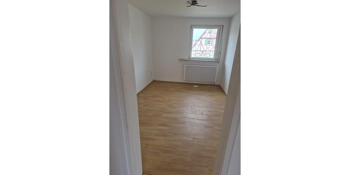 Dachgeschoßwohnung Bad Mergentheim - 4.5 Zimmer, 82 m&sup2;, 850&euro; | Angebot:26213024
