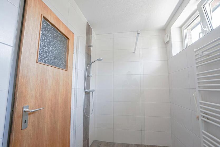 Wiefelstede -Buchenstraße: schöner ebenerdiger Bungalow -Terminabstimmung telefonisch