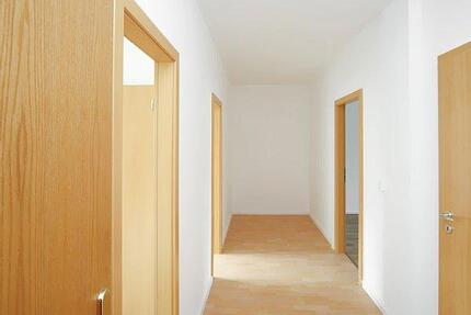 Wohnung Eisleben (Lutherstadt) - 3 Zimmer, 70 m&sup2;, 350&euro; | Angebot:26131090