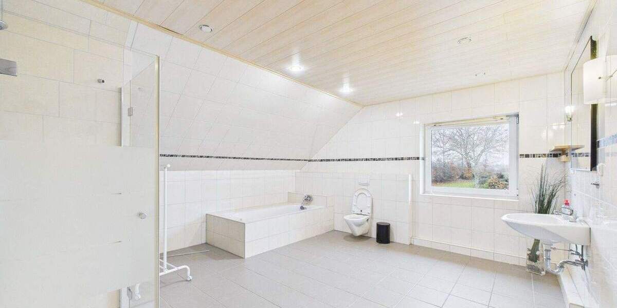 Einfamilienhaus Bornhöved - 7 Zimmer, 276 m&sup2;, 2.295&euro; | Angebot:25672610