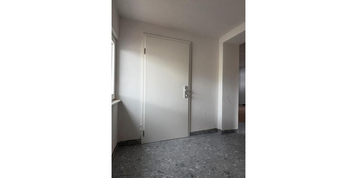 Etagenwohnung Schiffweiler - 1 Zimmer, 4 m&sup2;, 500&euro; | Angebot:26086376