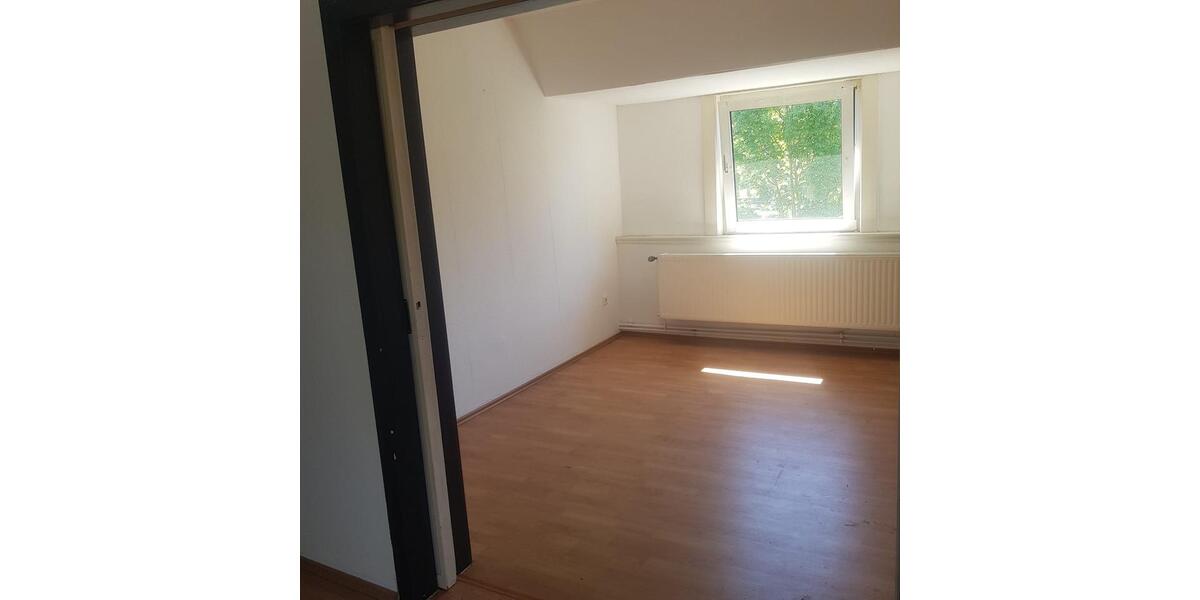 Dachgeschoßwohnung Eschershausen - 2.5 Zimmer, 90 m&sup2;, 500&euro; | Angebot:26690145