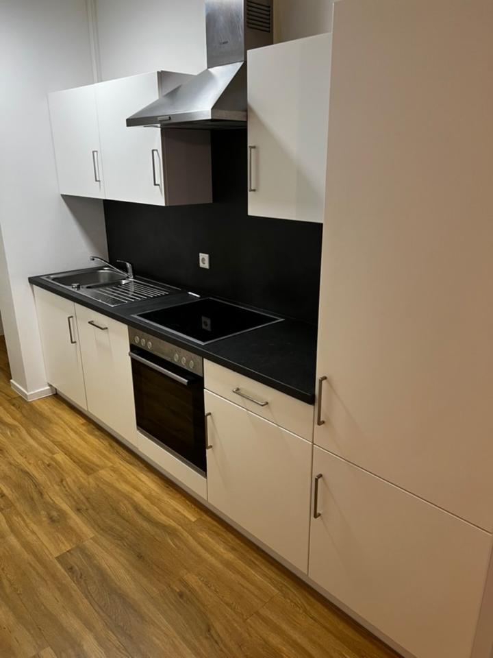Helle moderne 1-Zimmer-Wohnung mit Balkon & Tiefgaragenstellplatz