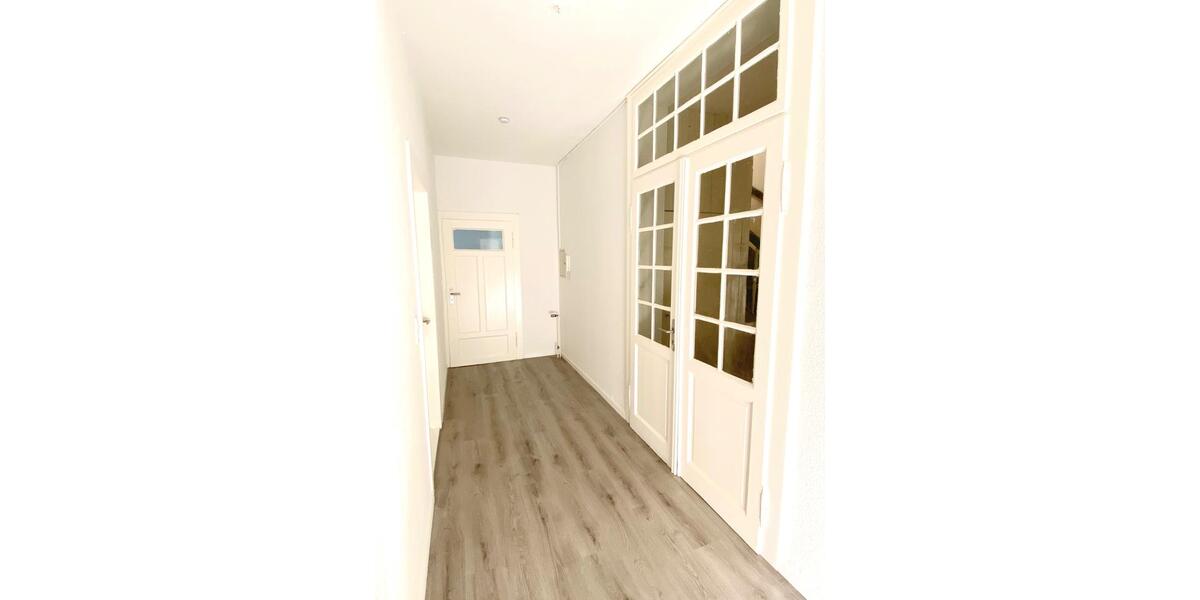 Renovierte Hochparterre Wohnung mit Einbauküche und Garagenstellplatz 4 zimmer